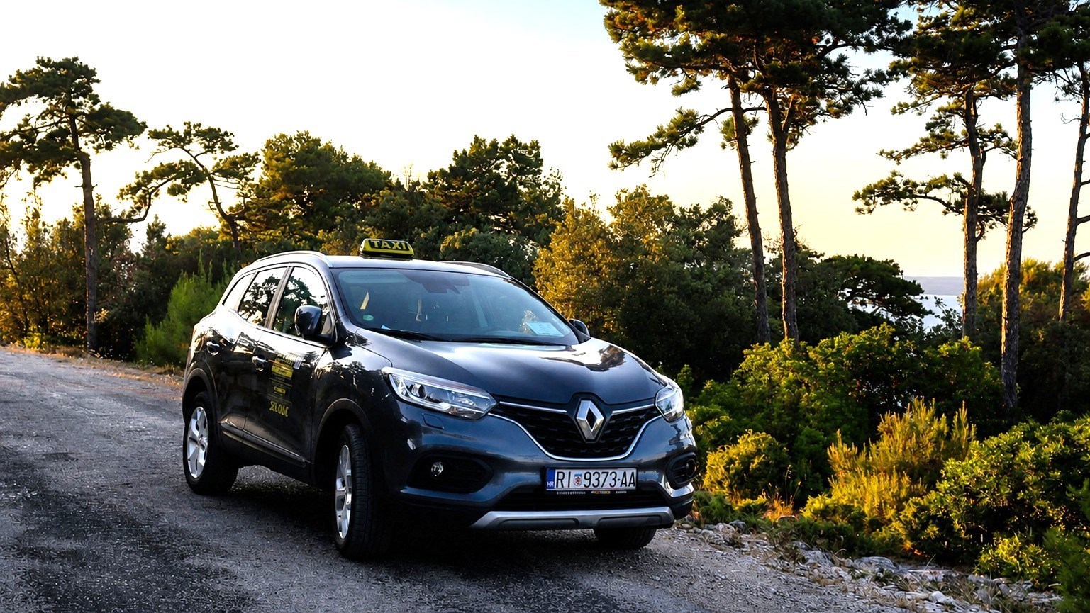 Crni Renault Kadjar Taxi M&J na Malom Lošinju